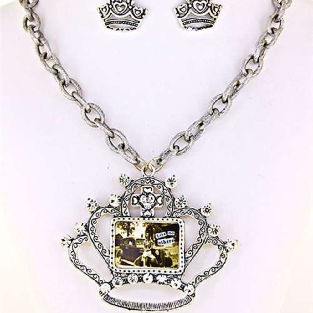 Crown Photo Necklace Set